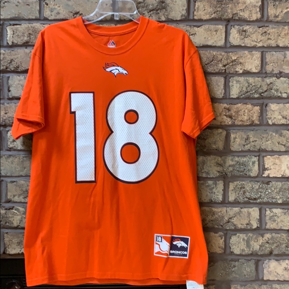 Men’s size large Broncos tee